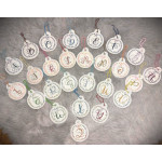 Stickserie - ITH Anhänger Schleifchen Monogram A - Z